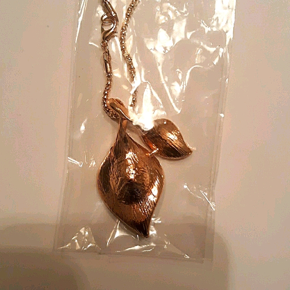 Sweater Necklace - Picture 2 of 6